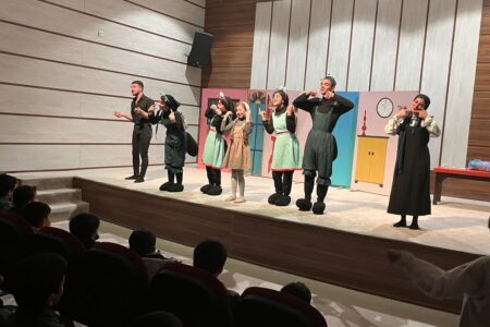 ۵۵۰ نفر «جادوی مورمورک‌ها» را به تماشا نشستند