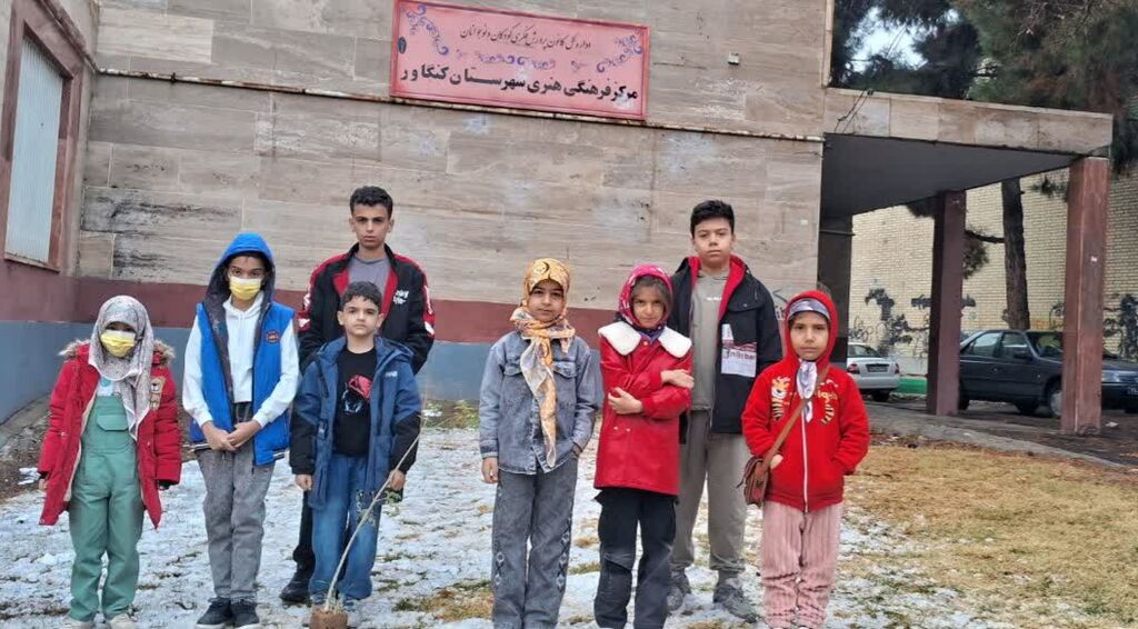 1379949 کاشت «درختان مهر» به یاد بانوی مهربانیها در کنگاور