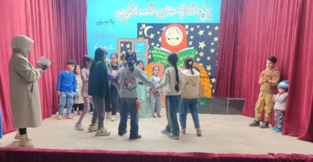 1380024 مرکز روانسر آیین کهن قصهگویی را با یاد مادران پیوند زد