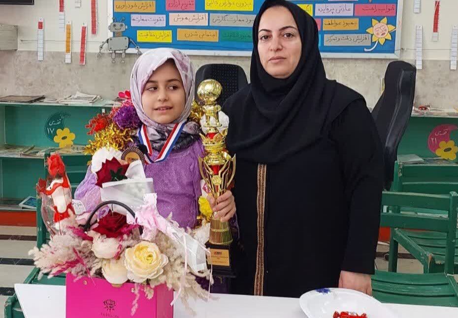 1380189 اعضای مرکز جوانرود از برنده مسابقات جهانی چرتکه استقبال کردند