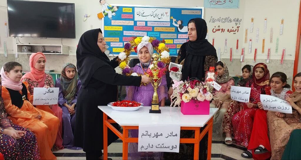 1380190 اعضای مرکز جوانرود از برنده مسابقات جهانی چرتکه استقبال کردند