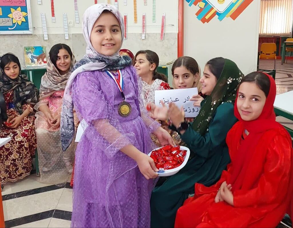 1380194 اعضای مرکز جوانرود از برنده مسابقات جهانی چرتکه استقبال کردند