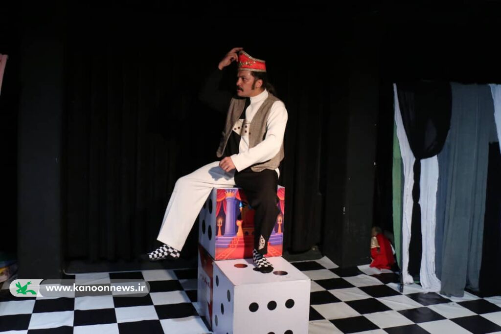 نمایش گل بی‌مراد تاکیدی است بر مسئولیت فردی در زندگی به‌جای شانس