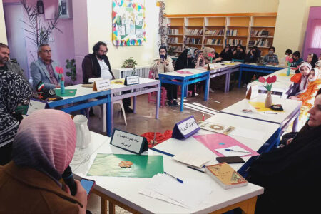 نشست ادبی نوجوانان در بن؛ تلاقی قلم‌های جوان با فرهنگ ایثار و شهادت