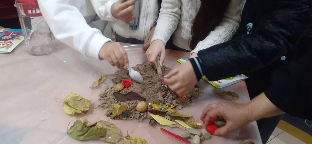 1380307 دانشمندان کوچک در مرکز ۱۲؛ پژوهش را با بازی و تجربه آغاز کردند