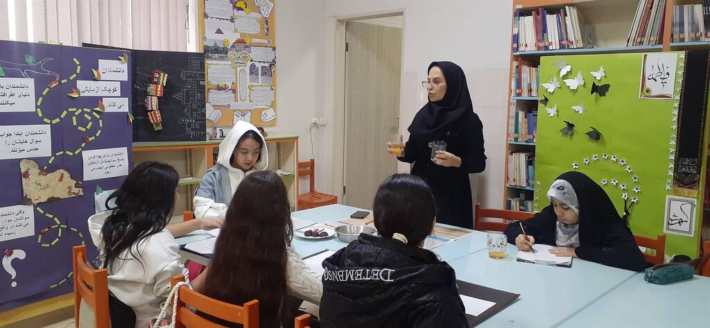 1380308 دانشمندان کوچک در مرکز ۱۲؛ پژوهش را با بازی و تجربه آغاز کردند