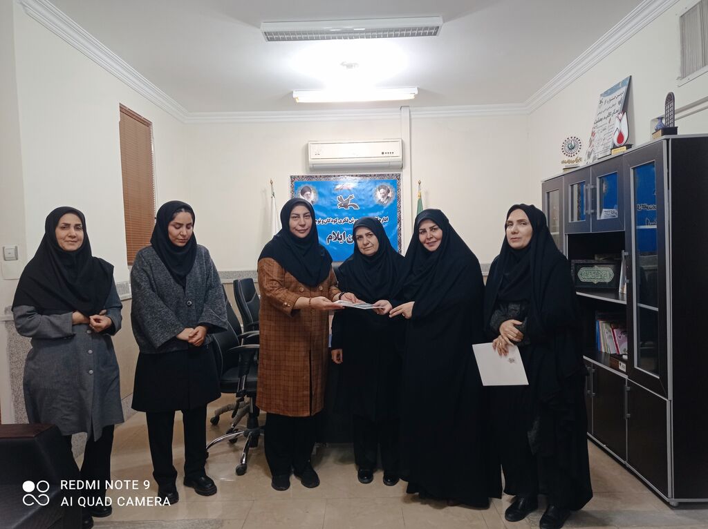 1380313 تجلیل از بانوان سرپرست خانوار کانون استان ایلام