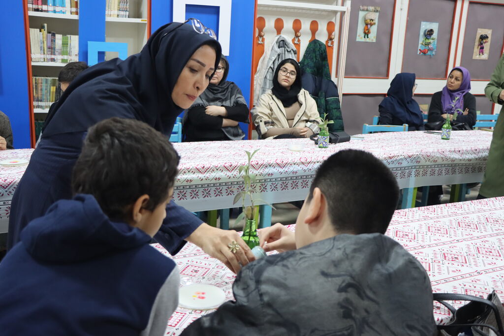 1380327 تقویت روحیه پژوهش در نوجوانان با برگزاری کارگاه کاوشگری