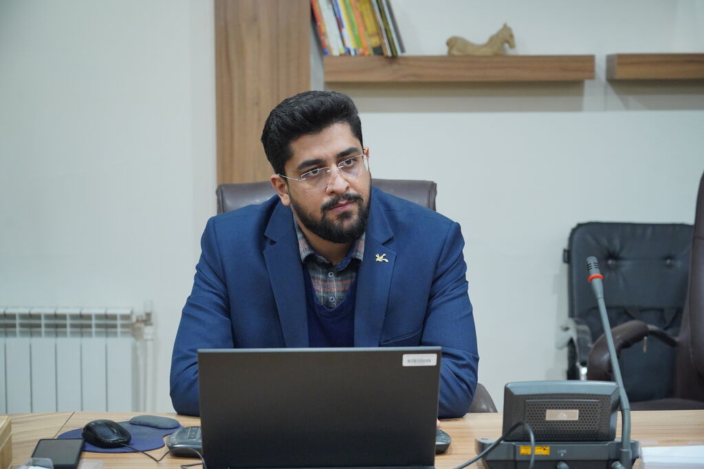 1380401 هوش مصنوعی؛ فرصتها و تهدیدها برای مربیان کانون