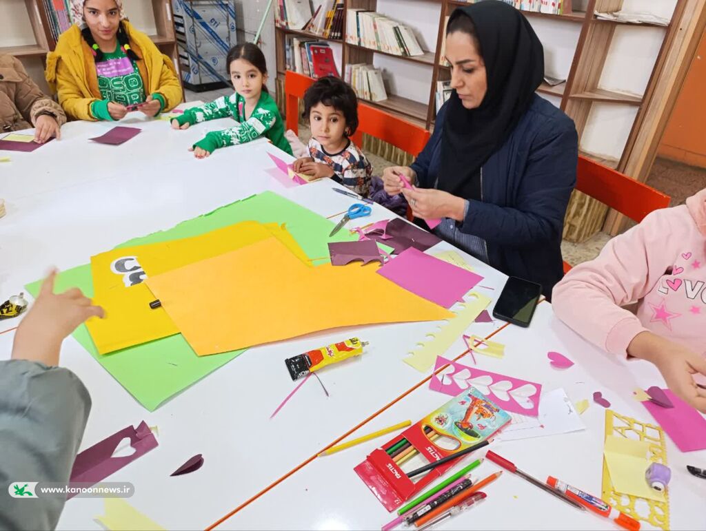 1380503 اجرای پویش تسبیح با رایحه مادرانه در مراکز فرهنگی- هنری کانون همدان