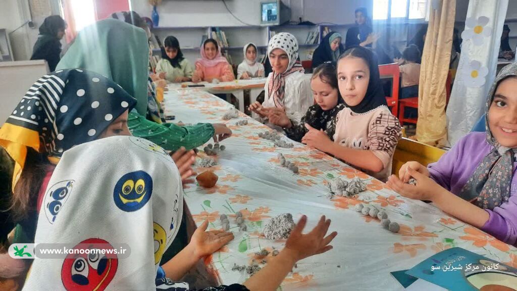 1380514 اجرای پویش تسبیح با رایحه مادرانه در مراکز فرهنگی- هنری کانون همدان