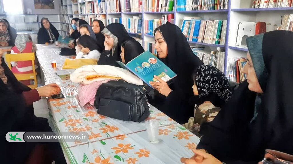 1380515 اجرای پویش تسبیح با رایحه مادرانه در مراکز فرهنگی- هنری کانون همدان