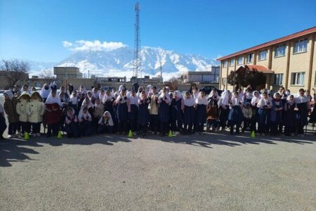 کتاب‌خانه‌ی سیار روستایی فریدون‌شهر؛ پُل جشنواره بازی‌های بومی و محلی به دوردست‌ترین روستاها و مناطق عشایری