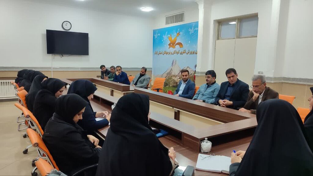 1381409 هماندیشی و هماهنگی برای برگزاری منسجم جشنواره قصهگویی در ایلام