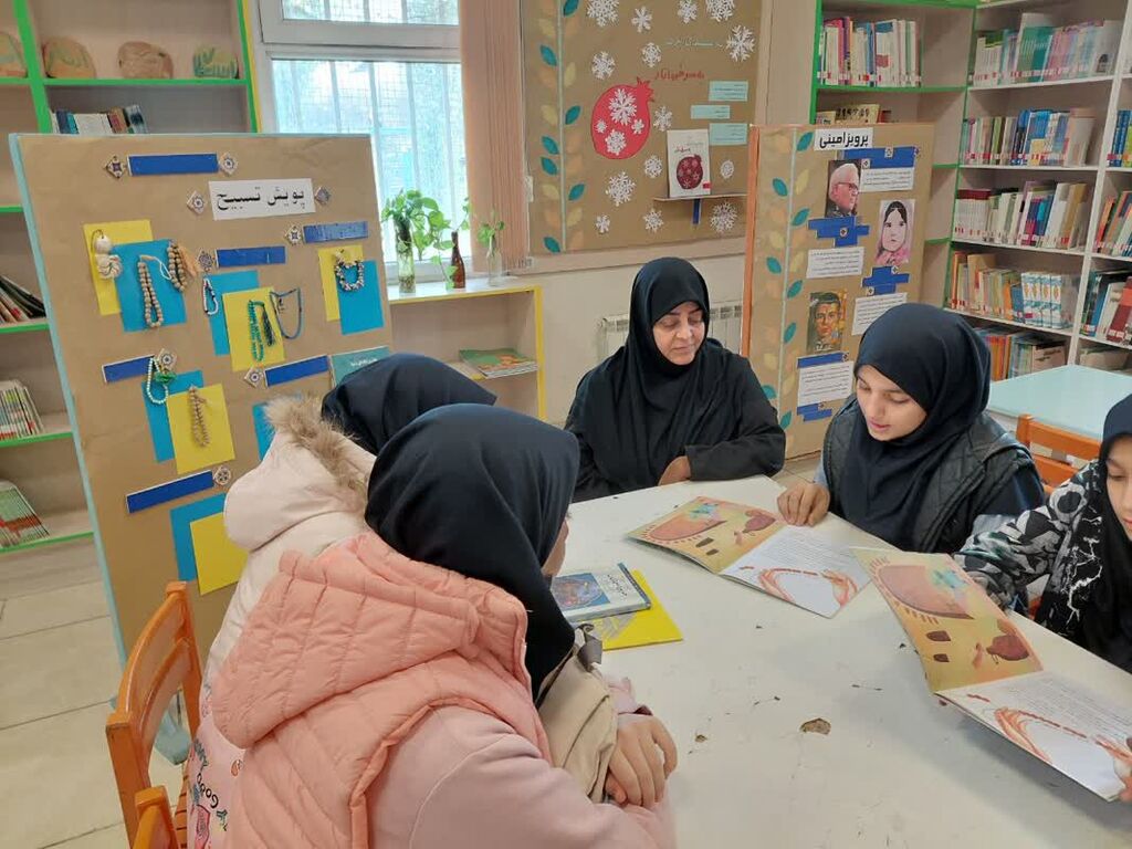 1381783 ویژهبرنامه «تسبیح یاس» در مرکز ۳۱ کانون استان تهران برگزار شد