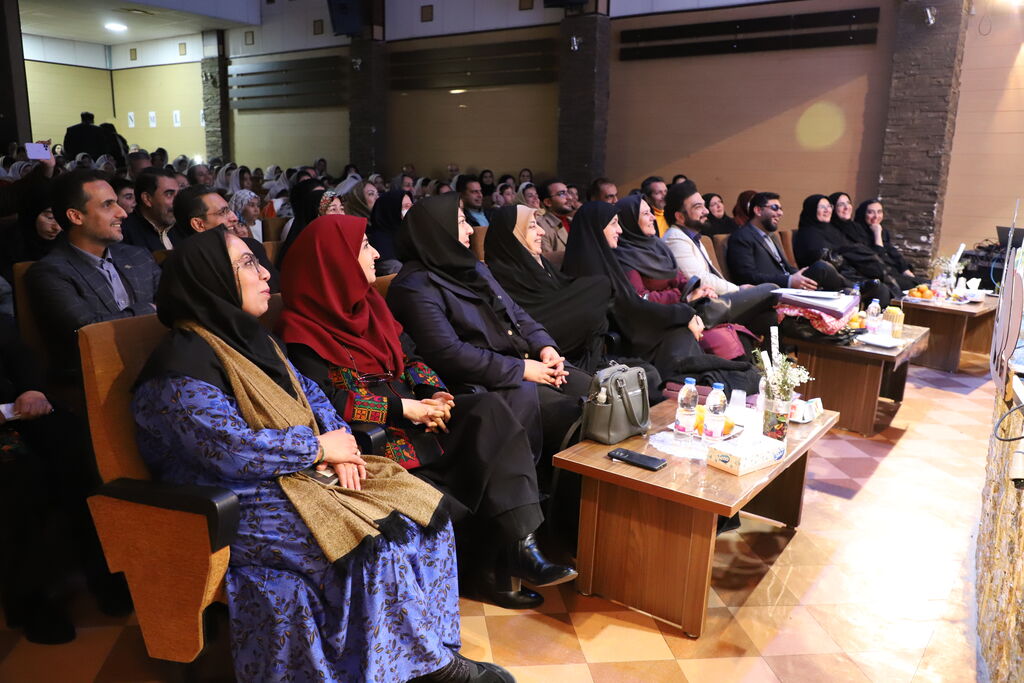 1382406 قطار رده استانی جشنواره بین المللی قصهگویی در کانون استان قزوین به مقصد رسید