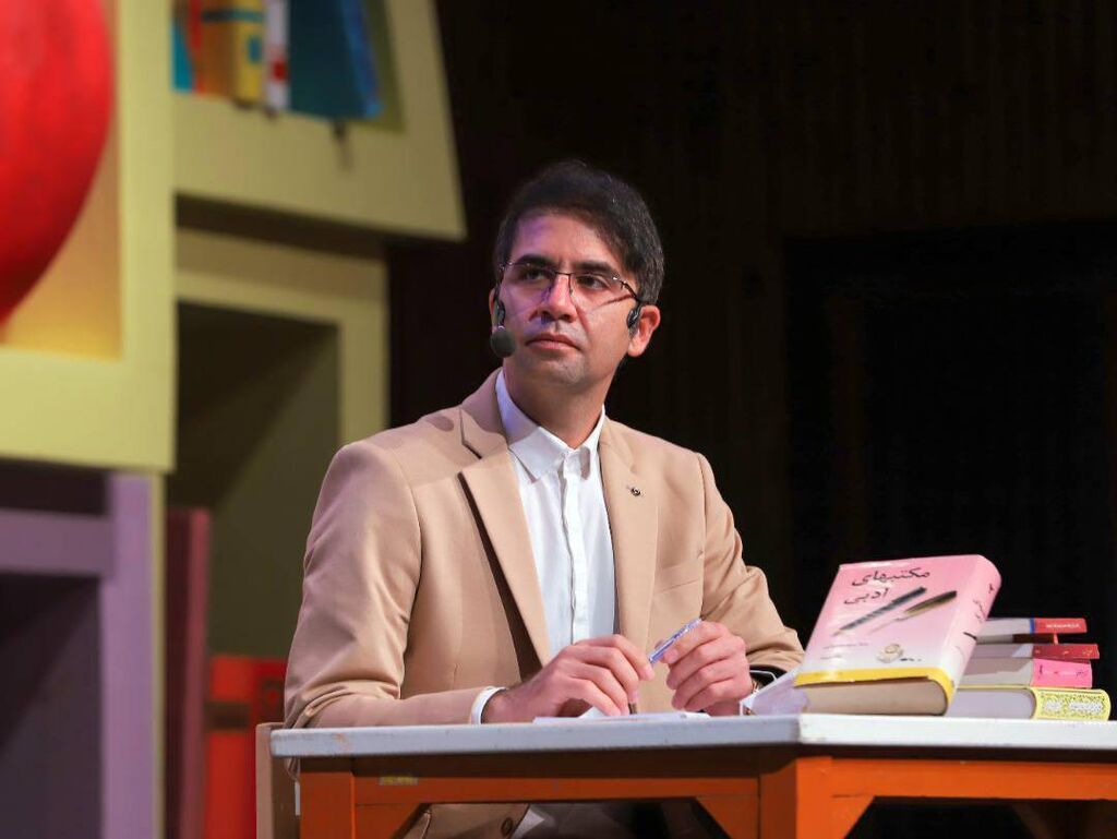 گفت‌وگو با علی‌رضا آقایی داور رده استانی جشنواره قصه‌گویی کانون کرمانشاه