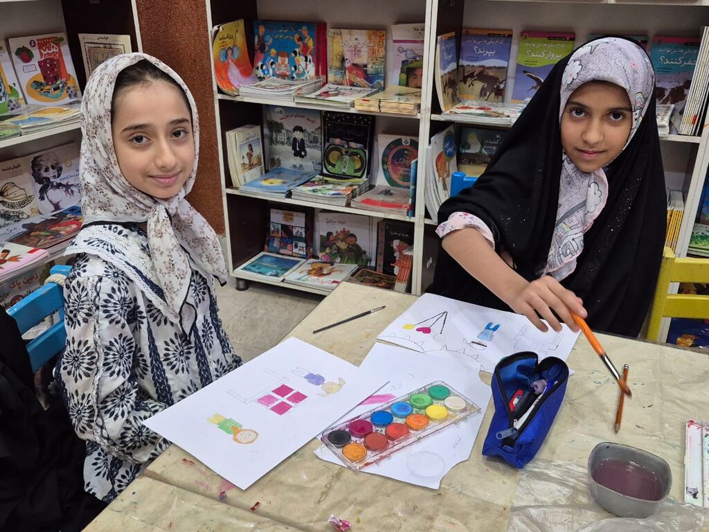 1382604 برگزاری کارگاه نقاشی با تکنیک آبرنگ ویژه دختران در مرکز شماره یک بندرعباس