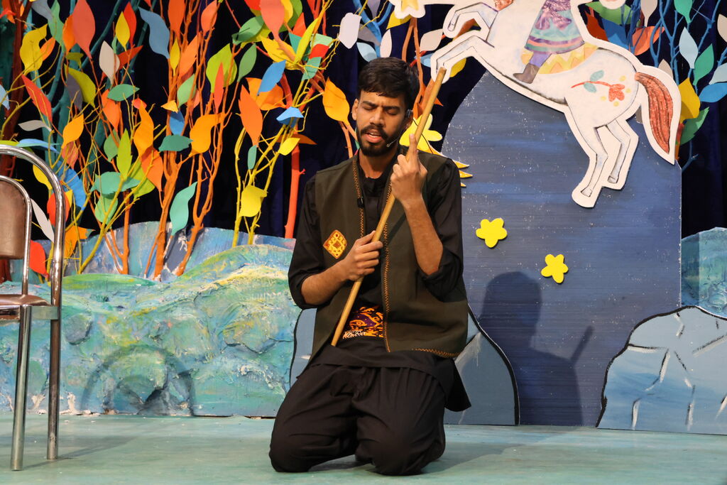 1382616 گفتوگو با قصهگوی کازرونی جشنواره قصهگویی کانون؛ اشکان باقری