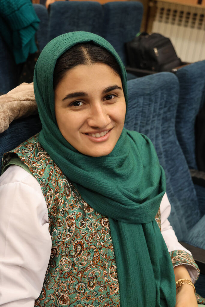 1382618 شاهنامهخوانی برای من فقط خواندن نیست، زندگی کردن است