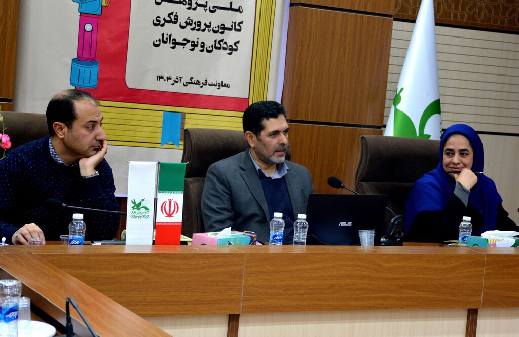 عرفان و کودکی بیش از کتاب، مربی‌محور است