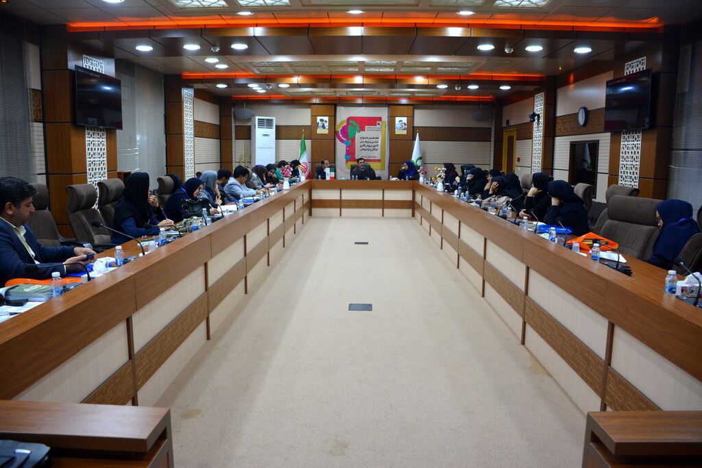 عرفان و کودکی بیش از کتاب، مربی‌محور است