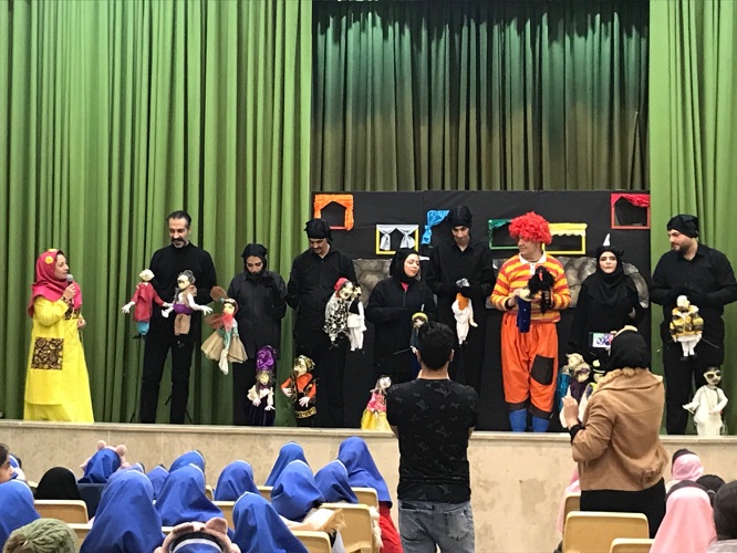 1382957 دو نمایش"داشت عباسقلیخان پسری" و " مسافر اشتباهی" در مراکز گزوبرخوار و شاهینشهر اجرا میگردد