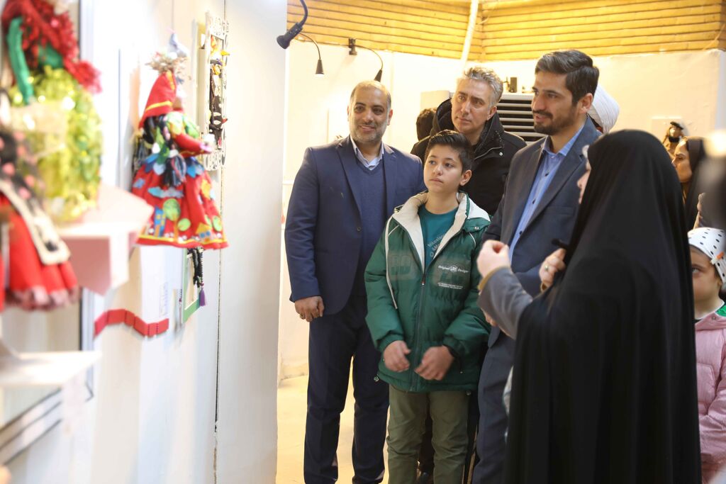 افتتاحیه اولین نمایشگاه جشنواره‌ی ملی عروسک‌های سرزمین من، همزمان با آغاز جشنواره‌ی قصه‌گویی استان تهران