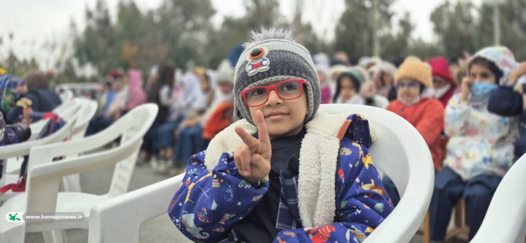 چرخ‌های شادی در گلستان می‌چرخد؛ تماشاخانه سیار کانون کشور مهمان کودکان بندرگز
