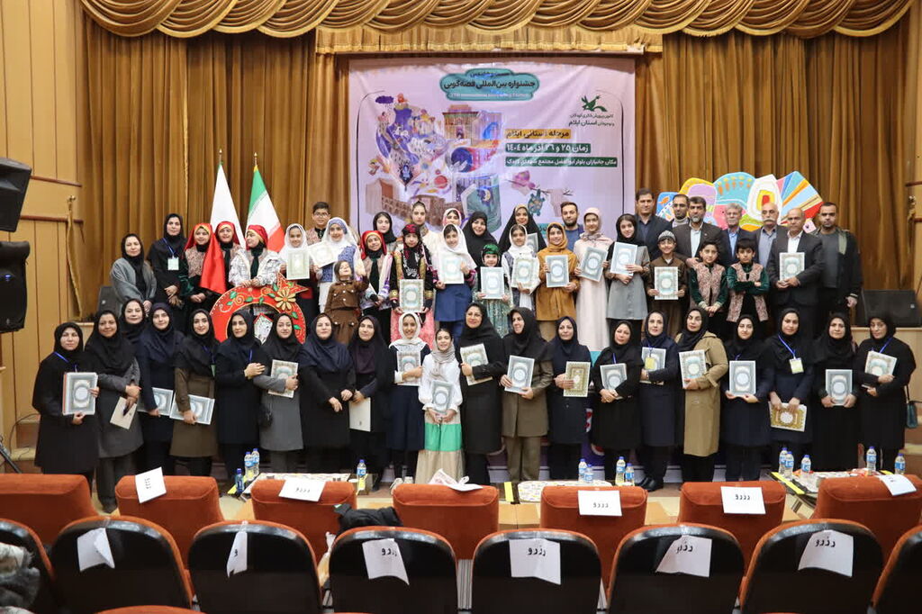 1383308 رئیس مرحله استانی جشنواره قصه گویی ایلام در آیین اختتامیه اعلام کرد