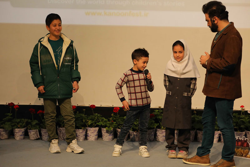 پایان نیم‌روز اول بیست و هفتمین جشنواره‌ی بین المللی قصه‌گویی استان تهران