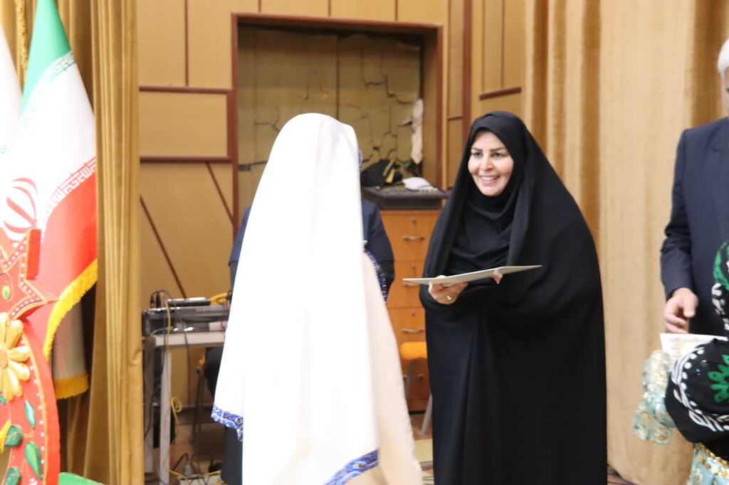 1383468 رئیس مرحله استانی جشنواره قصه گویی ایلام در آیین اختتامیه اعلام کرد