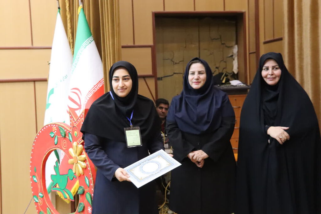 1383469 رئیس مرحله استانی جشنواره قصه گویی ایلام در آیین اختتامیه اعلام کرد