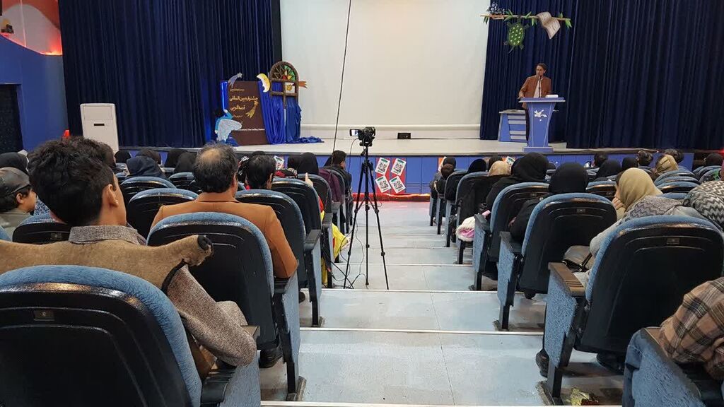 1383664 بیانیه هیئت داوران رده استانی جشنواره بینالمللی قصهگویی کانون کرمانشاه