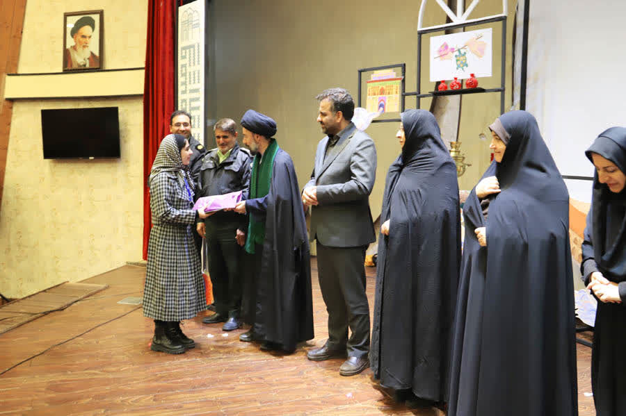 1383914 برگزیدگان مرحله استانی بیستوهفتمین جشنواره بینالمللی قصهگویی در اردبیل معرفی شدند