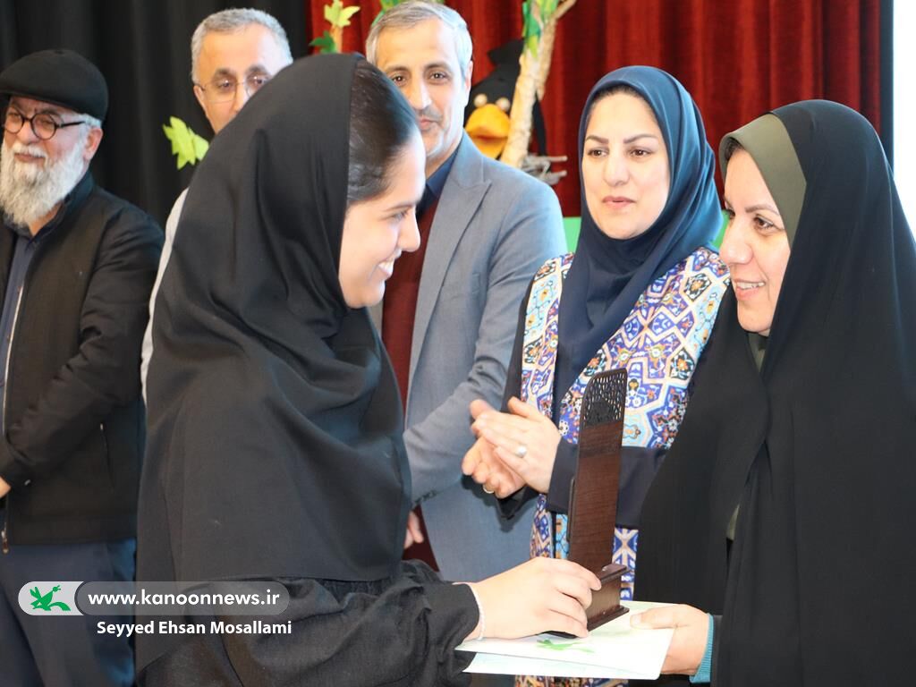 1383926 برگزیدگان مرحله استانی بیستوششمین جشنواره بینالمللی قصهگویی معرفی شدند