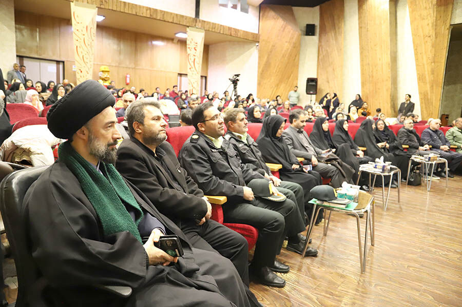 1383971 مدیرکل کانون اردبیل: قصهگویی پیوند عاطفی میان والدین و فرزندان را تقویت میکند