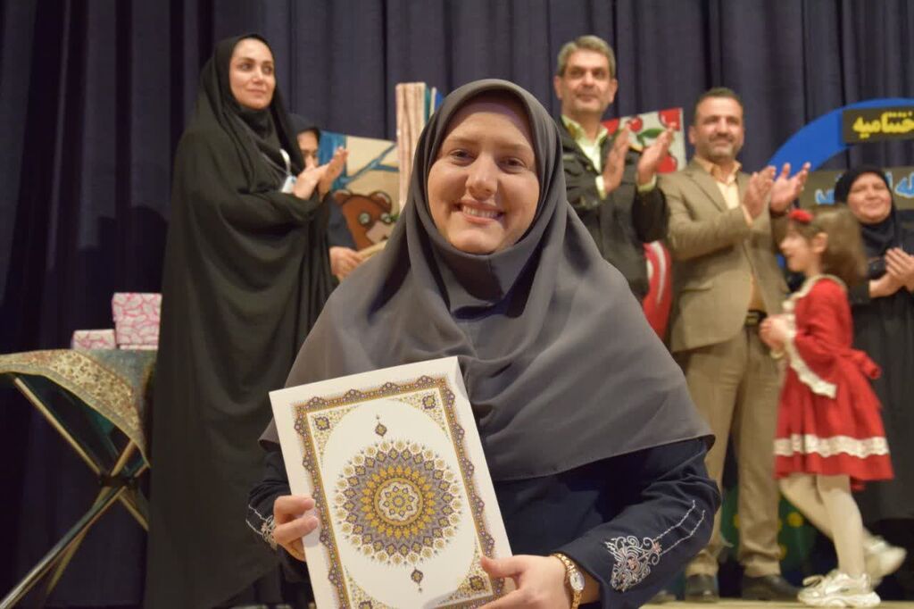 1384218 برگزیدگان مرحله استانی بیستوهفتمین جشنواره قصهگویی در استان البرز معرفی شدند