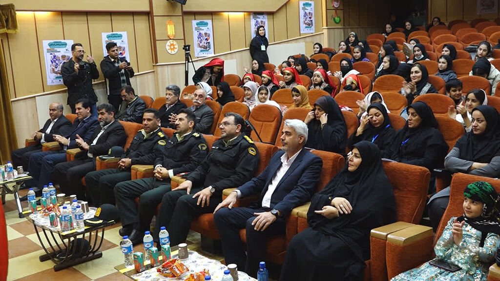 1384226 رئیس مرحله استانی جشنواره قصه گویی ایلام در آیین اختتامیه اعلام کرد