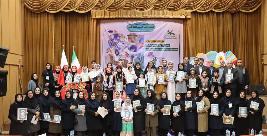 1384263 رئیس مرحله استانی جشنواره قصه گویی ایلام در آیین اختتامیه اعلام کرد