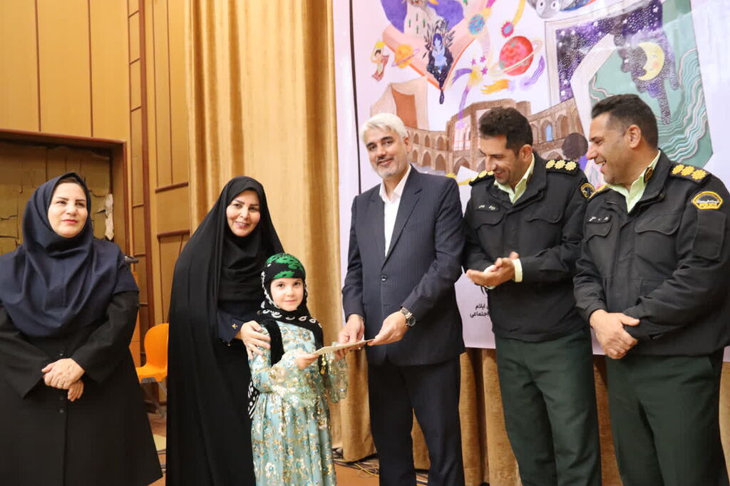 قصه‌گویی علاوه برانتقال ارزش‌ها و هنجارهای فرهنگی،زمینه‌سازرشداجتماعی، خلاقیت،همدلی ومهارت درنسل آینده است.