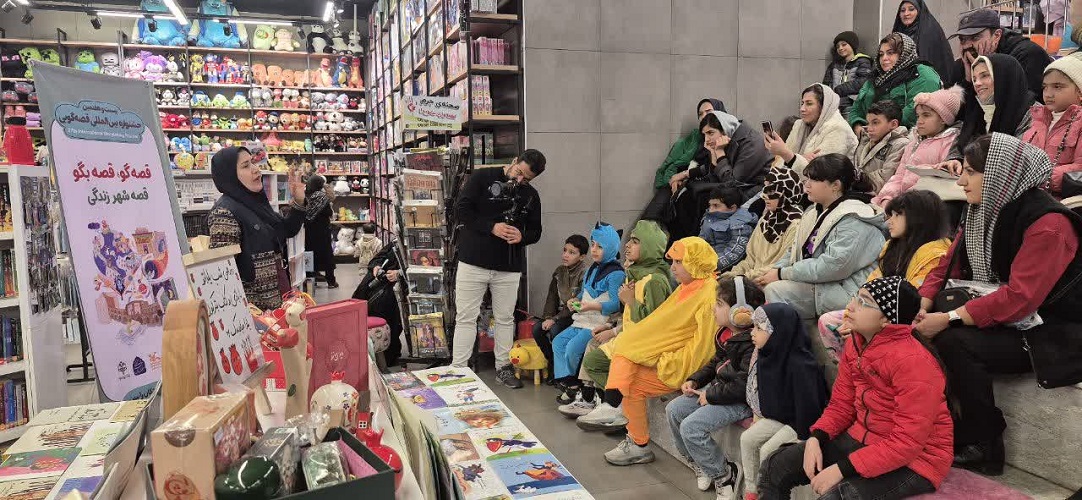 1384397 کاروان یلدا با قصهها و نمایشهای شاد به شهر فرهنگ و هنر چهارباغ بالای اصفهان رسید