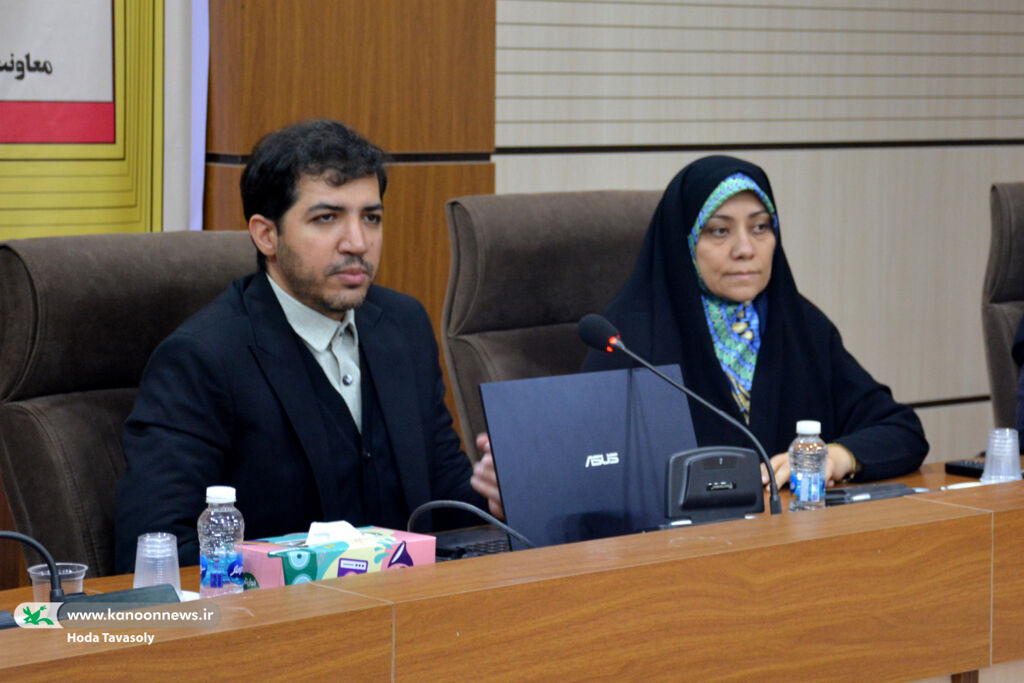 1384406 نشست هماندیشی کارشناسان کانون و باشگاه نانو برگزار شد