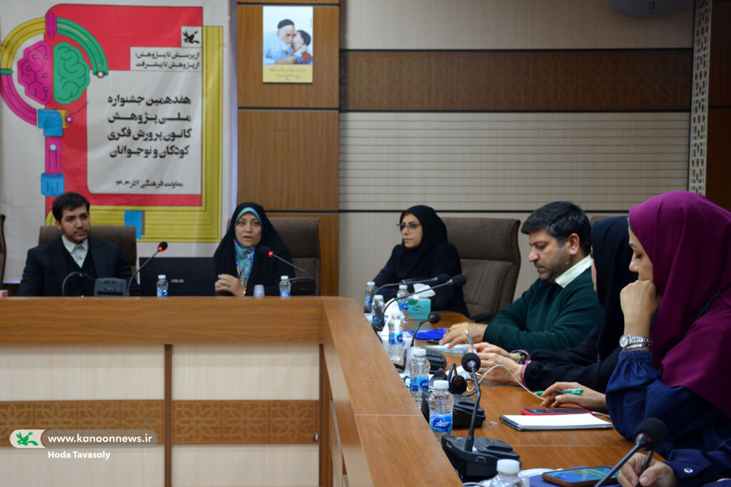 1384407 نشست هماندیشی کارشناسان کانون و باشگاه نانو برگزار شد