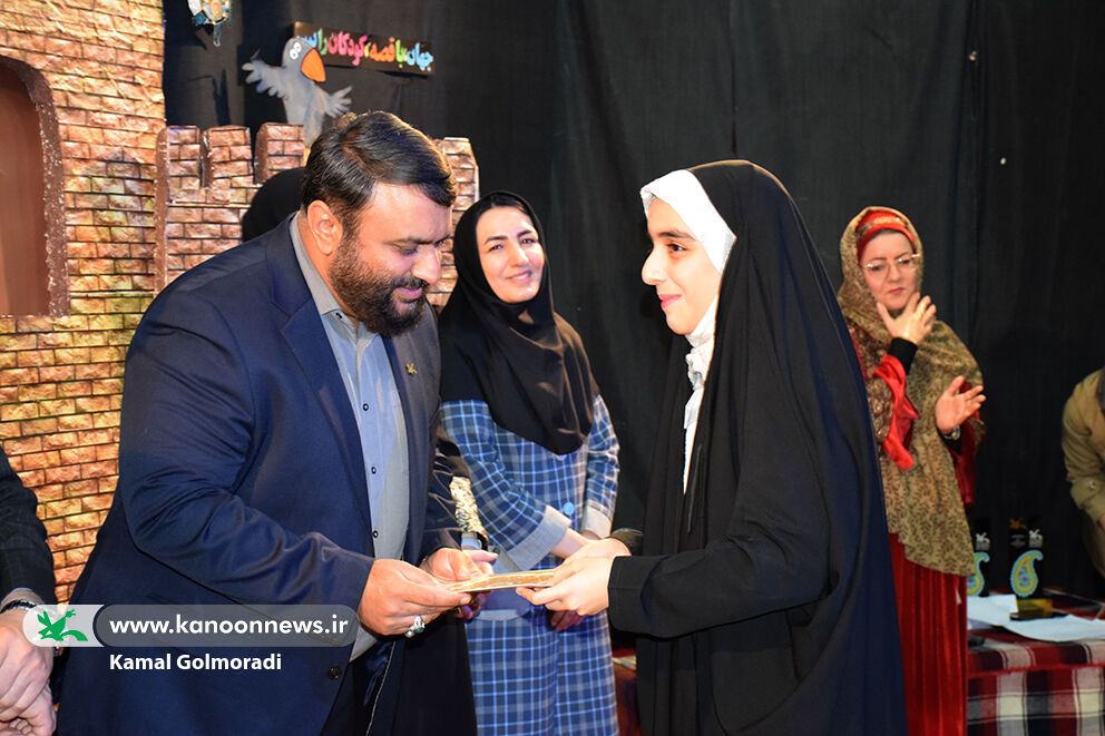 ایستگاه پایانی بیست و هفتمین جشنواره قصه گویی لرستان ایستگاه پایانی بیست و هفتمین جشنواره قصه گویی لرستان