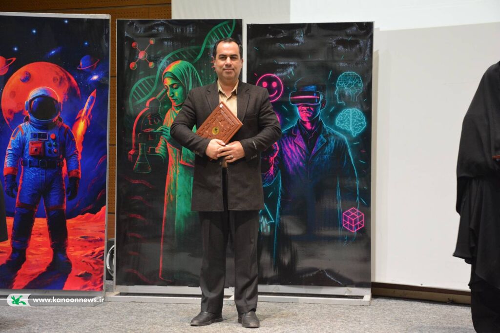 1385525 پژوهشگران کانون گلستان در جشنواره ملی پژوهش خوش درخشیدند