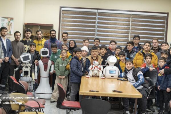 آشنایی اعضای نوجوان کانون استان مرکزی با ربات‌های شریف