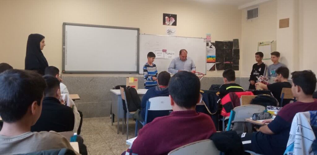 مرکز قصرشیرین با برنامه‌های هفته پژوهش در مدارس