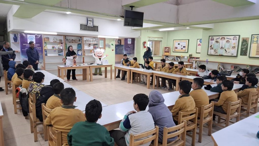 1385976 هفته پژوهش در مرکز علوم و فناوریهای نوین اصفهان