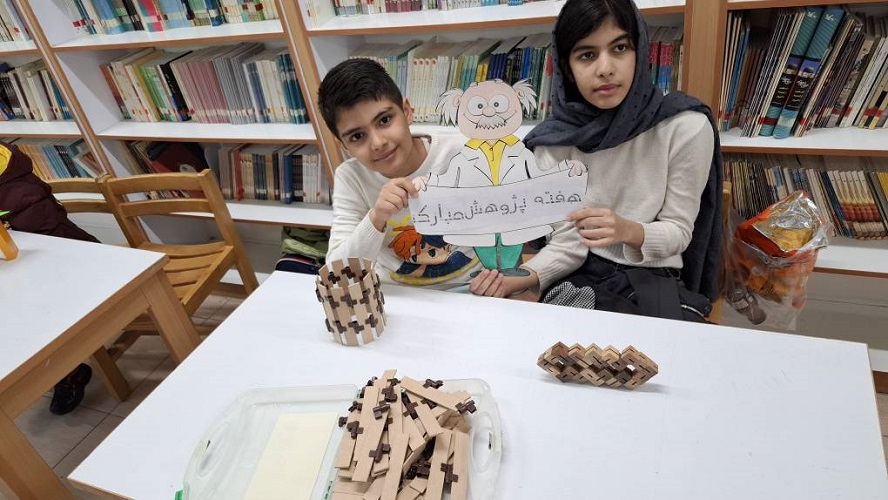 1385977 هفته پژوهش در مرکز علوم و فناوریهای نوین اصفهان